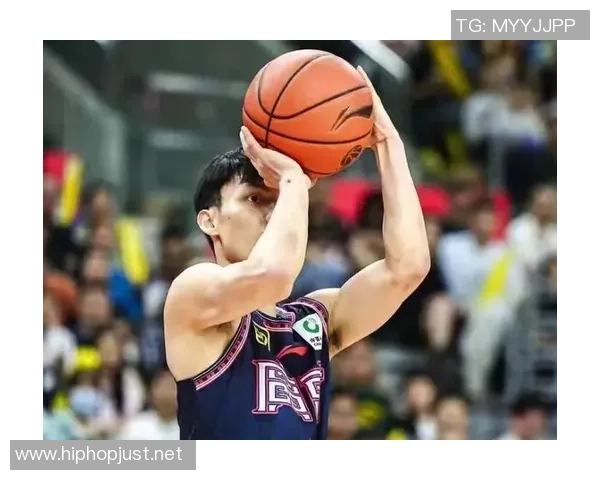 胡金秋的篮球之路：从青涩少年到CBA明星的奋斗故事与荣耀时刻